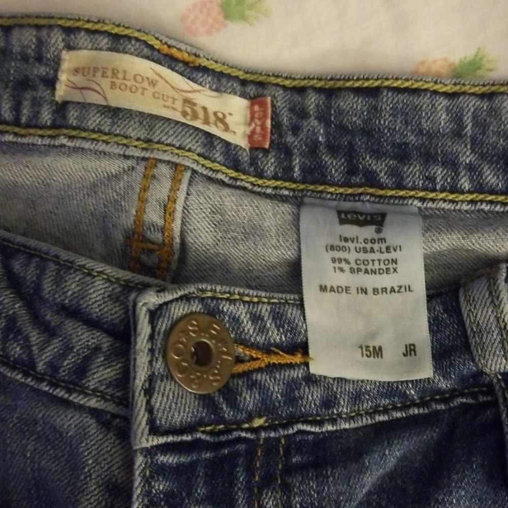 Jeans slightly worn/weathered